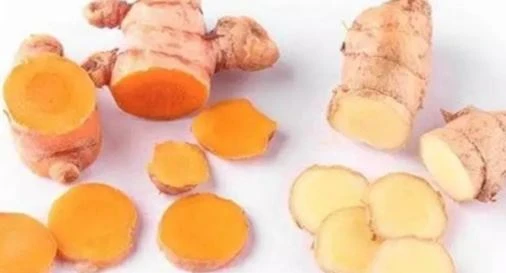 Qual é a diferença entre cúrcuma e gengibre